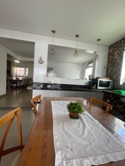 Casa de férias Linda Casa 4 Quartos Com Piscina Para Familia Na Praia De Canasvieiras
