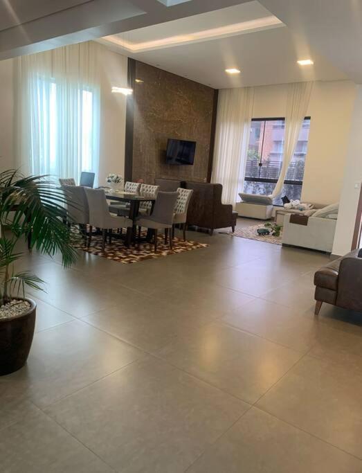 Linda Casa 4 Quartos Com Piscina Para Familia Na Praia De Canasvieiras Florianopolis