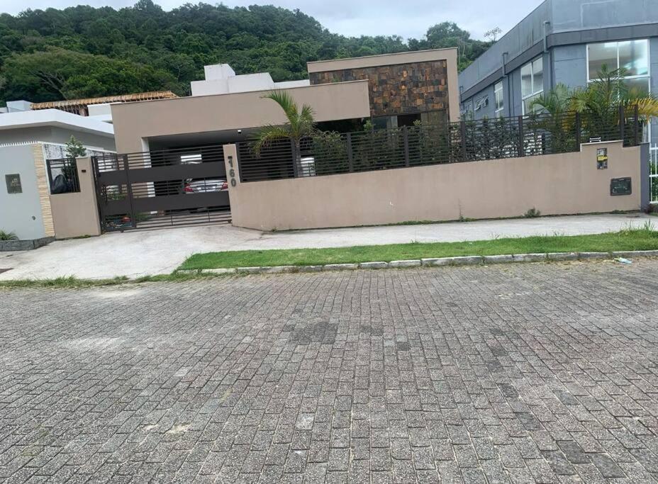Casa de férias Linda Casa 4 Quartos Com Piscina Para Familia Na Praia De Canasvieiras Florianopolis